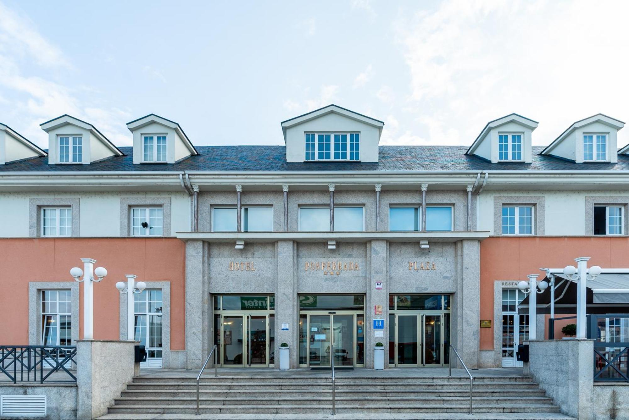 Отель Ponferrada Plaza Экстерьер фото